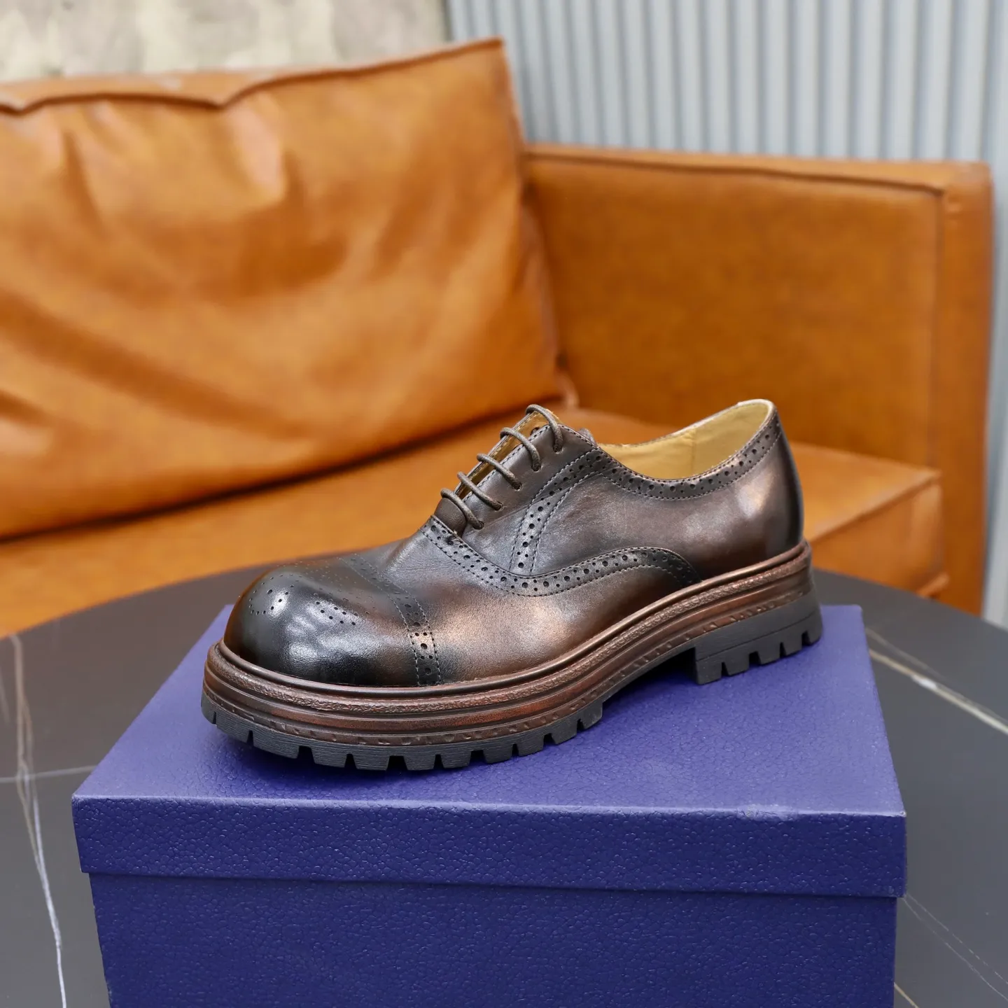 Factory price: 540💰 [Dior] Dior's new casual men's shoes are launched in Hong Kong counters. Official website 1:1 production. Italian washed cowhide + water-dyed leather lining. Designed by European and American masters. Perfect shape to create counter quality, solid color rubber wear-resistant outsole and classic dazzling head! Super versatile and very comfortable. High-end without losing taste, fashionable and novel! ! Absolute focus! 3 colors available! Code number 38-45